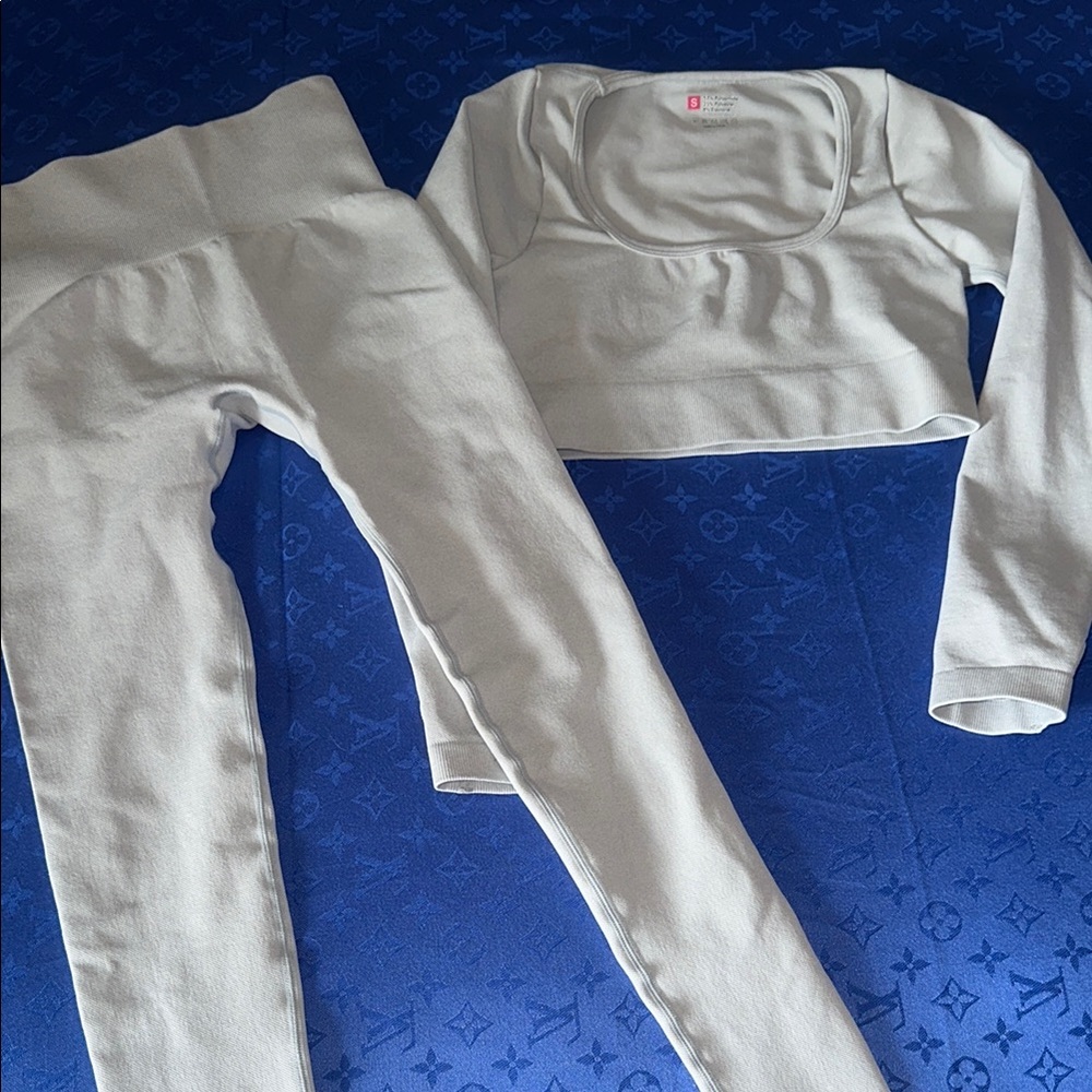 Alo Yoga Light Gray Crop Top and Leggings Set size small